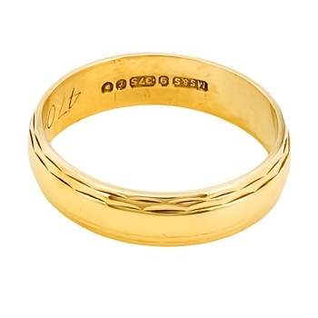 9ct gold 2.6g Wedding Ring size M